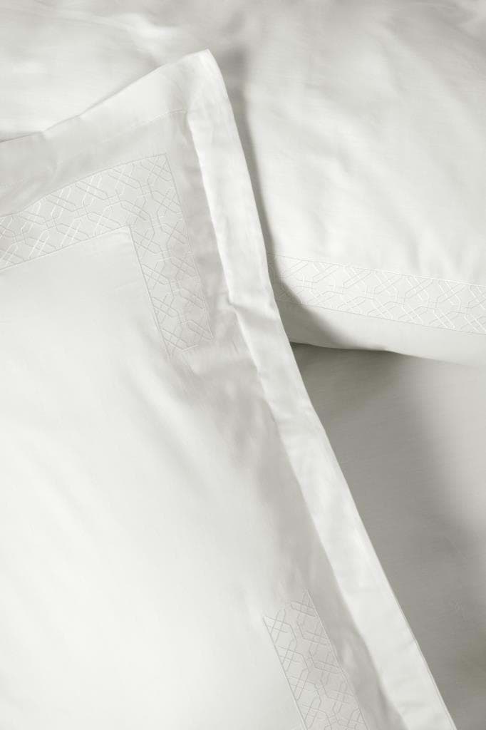 Cotton Box Brode Nakışlı Çift Kişilik Saten Nevresim Takımı Galant Beyaz resmi