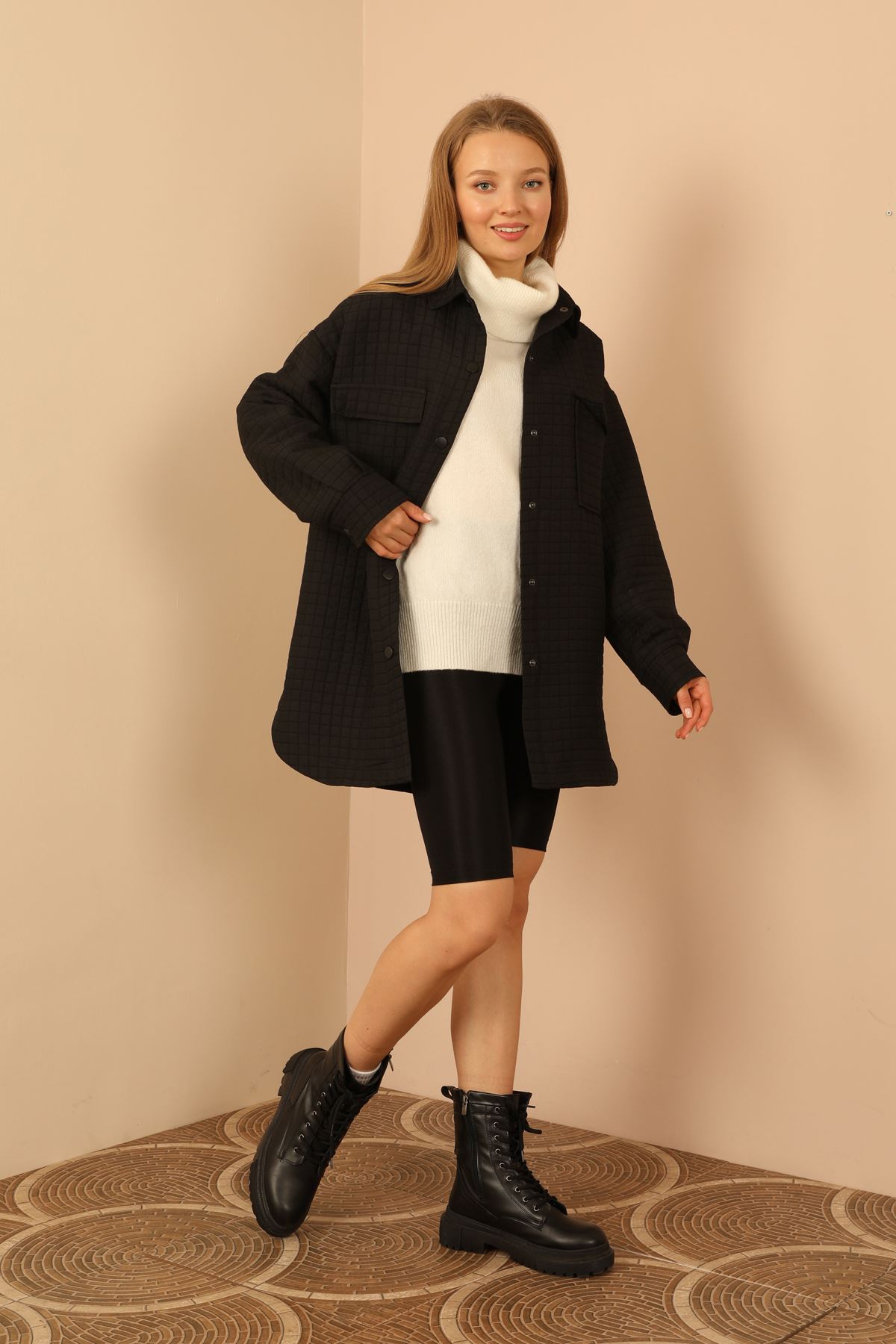 Jakar Kumaş Küçük Kare Desen Oversize Kadın Gömlek-Siyah resmi