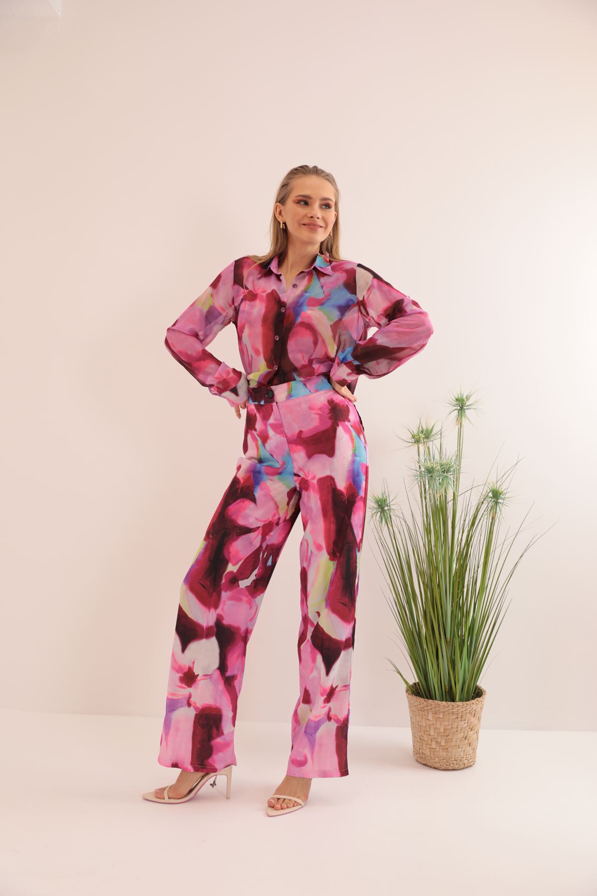 Saten Kumaş Sulu Boya Efektli Çiçek Desen Kadın Pantolon-Fuşya resmi