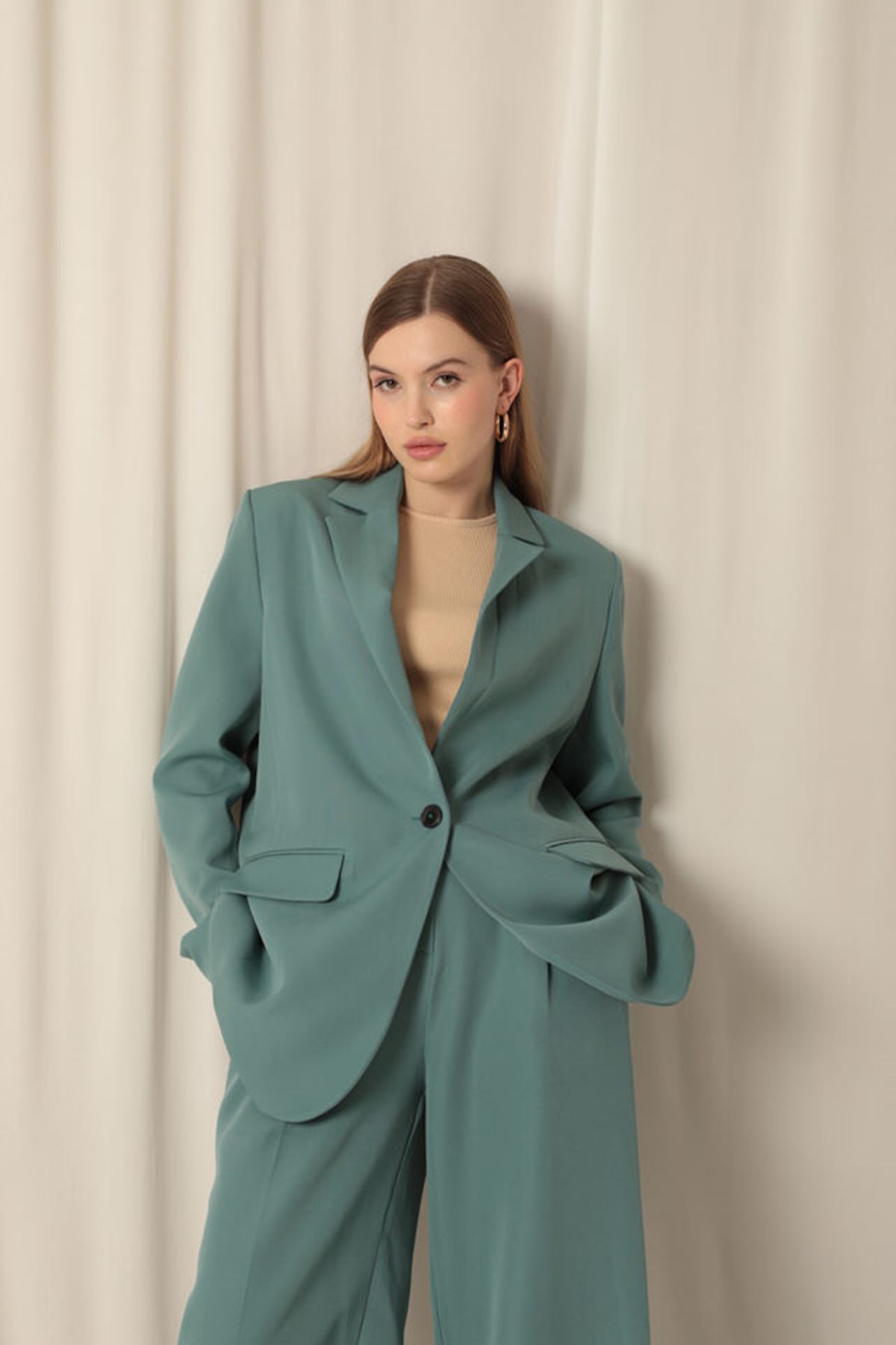 Atlas Kumaş Kadın Oversize Yeşil Ceket resmi