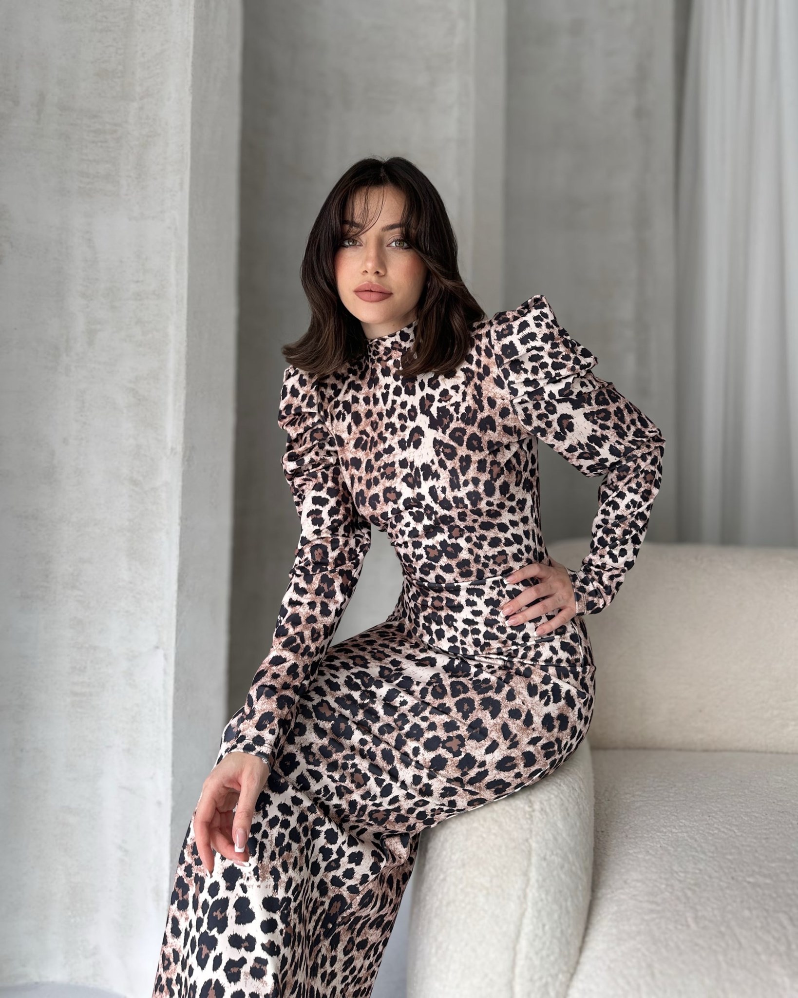 Sırt Dekolteli Leopar Desenli Elbise resmi