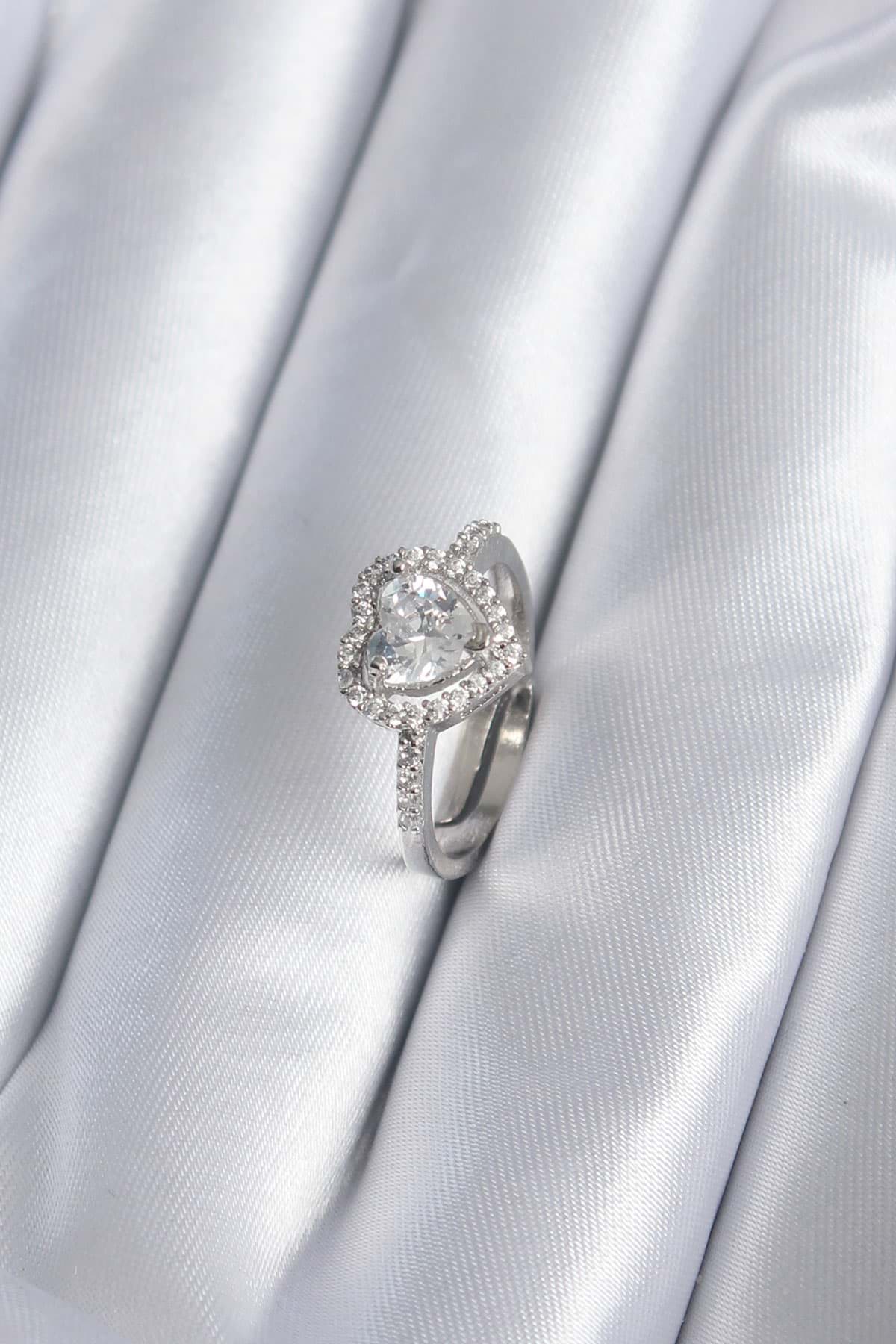 Pirinç Gümüş Renk Zirkon Taşlı Kalp Charm Model Kadın Yüzük - TJ-BYK2857 resmi