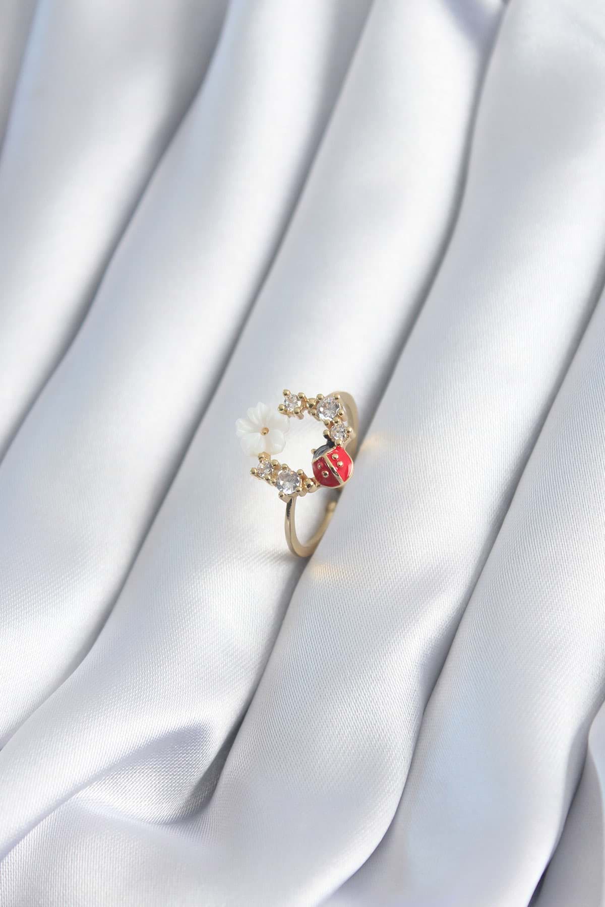 Pirinç Gold Renk Zirkon Taş Çiçek Uğur Böceği Detay Kadın Yüzük - TJ-BYK2890 resmi