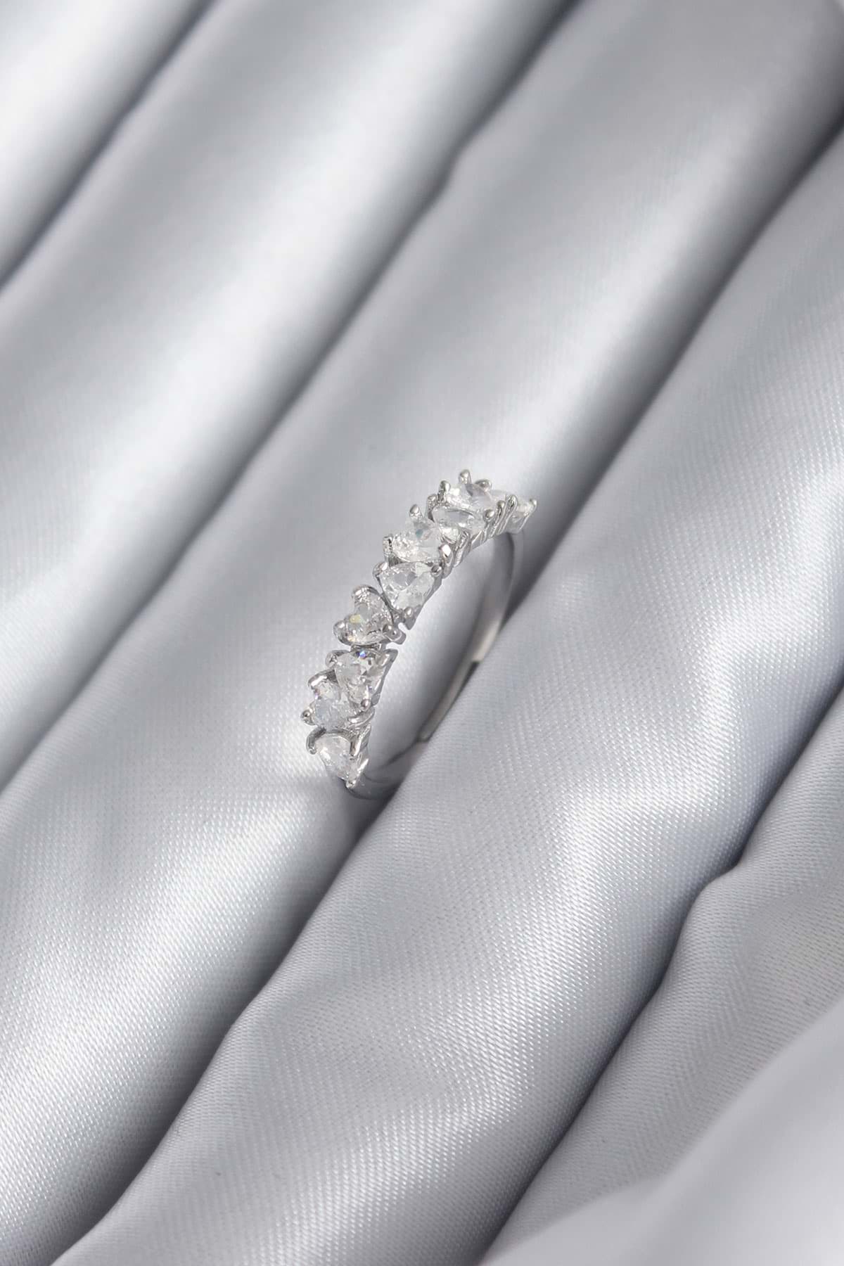 Pirinç Gümüş Renk Zirkon Taşlı Kalp Model Kadın Yüzük - TJ-BYK2926 resmi