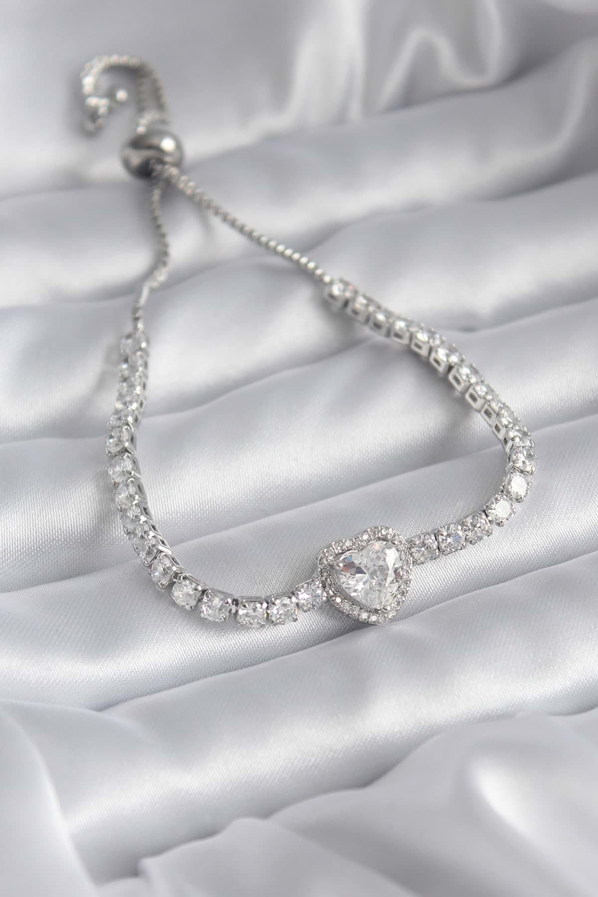 Pirinç Gümüş Renk Zirkon Taşlı Kalp Asansörlü Charm Model VIP Seri Kadın Bileklik - TJ-BB5792 resmi