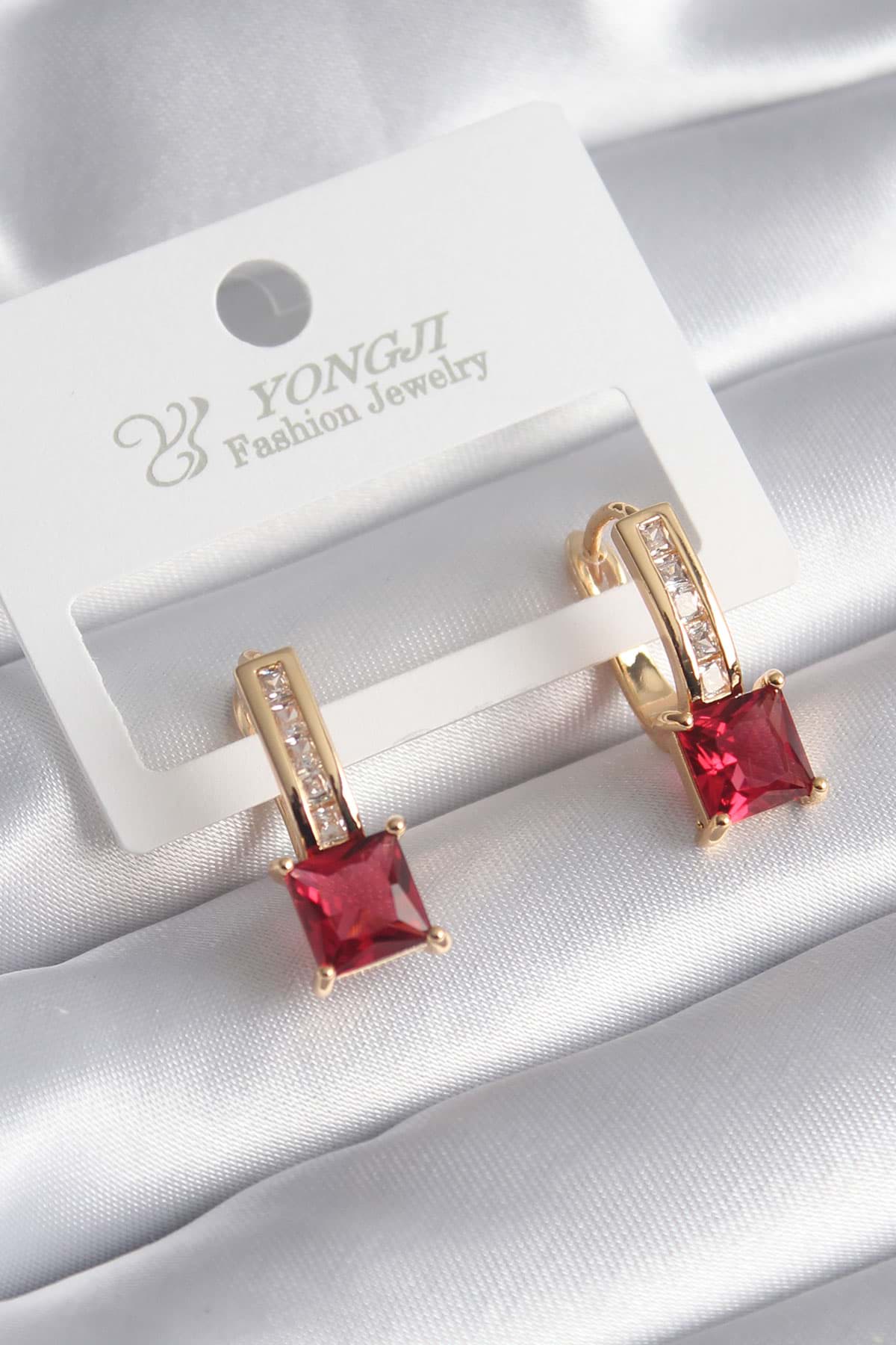 Pirinç Gold Renk Kırmızı Kare Zirkon Taş Model Kadın Küpe - TJ-BKP8364 resmi